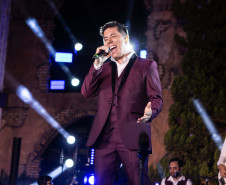Centro Cultural Teatro Guaíra - Auditório Salvador de Ferrante (Guairinha) - Jhean Marcell – No sábado (23), o cantor Jhean Marcell, reconhecido como uma das vozes mais marcantes do pop nacional, com mais de 25 anos de carreira, se apresenta no Auditório Salvador de Ferrante, o Guairinha