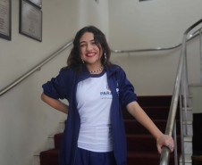 Isabelle Cristina Adriano, 15 anos, aluna do Colégio Paula Gomes, vê no Balé Teatro Guaíra uma inspiração para o futuro.