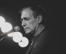 Fundador do Secos & Molhados, Gerson Conrad fará dois shows no Guairinha em agosto