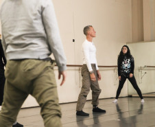 Consciência corporal: curso gratuito do Teatro Guaíra estreia com imersão teórica e prática