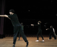 Consciência corporal: curso gratuito do Teatro Guaíra estreia com imersão teórica e prática