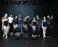 Escola de Dança Teatro Guaíra promove aulas especiais com os pais dos alunos