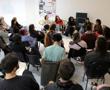 Museu de Arte Contemporânea do Paraná (MAC Paraná) - MAC de Portas Abertas | Mesa de debate: Percursos artísticos contemporâneos – Na próxima terça-feira (26), às 14h, a Ocupação Mulheres Arquivadas retoma suas atividades dentro do projeto MAC de Portas Abertas