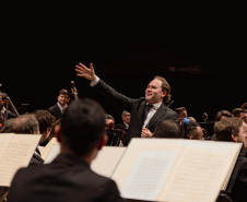 Concerto da Orquestra Sinfônica do Paraná (OSP) em homenagem ao compositor Sergei Prokofiev. Sob a regência do maestro convidado Christian Vásquez, e com participação do solista Guido Sant’Anna, o programa reuniu duas das mais importantes obras do século 20: o Concerto nº 2 para Violino e a Sinfonia nº 5 em Si bemol maior