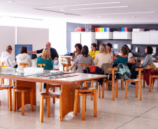 Museu Oscar Niemeyer promove oficina de arte têxtil para professores