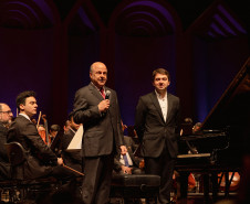 Concerto da Orquestra Sinfônica do Paraná com pianista português lota o Guairão