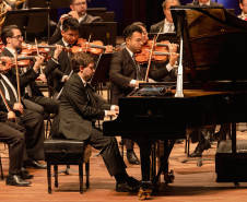 Concerto da Orquestra Sinfônica do Paraná com pianista português lota o Guairão