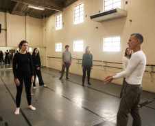 Consciência corporal: curso gratuito do Teatro Guaíra estreia com imersão teórica e prática