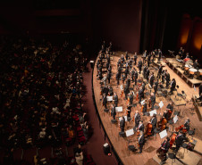 Orquestra Sinfônica do Paraná traz obras de Manuel de Falla e Piotr Tchaikovsky ao palco do Guairão neste domingo (24) 