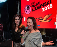A entrega da medalha foi feita pela secretária de Estado da Cultura, Luciana Casagrande Pereira, à filha do poeta, Áurea Leminski, presidente do Instituto Paulo Leminski. 