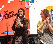 A entrega da medalha foi feita pela secretária de Estado da Cultura, Luciana Casagrande Pereira, à filha do poeta, Áurea Leminski, presidente do Instituto Paulo Leminski. 
