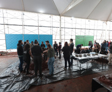 Futuros arquitetos conhecem as técnicas que serão usadas na construção do Pompidou Paraná