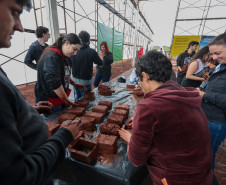 Futuros arquitetos conhecem as técnicas que serão usadas na construção do Pompidou Paraná