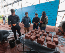 Futuros arquitetos conhecem as técnicas que serão usadas na construção do Pompidou Paraná