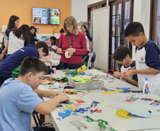 Centro Juvenil de Artes Plásticas oferece semanalmente vivência artística às escolas