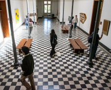 Museu de Arte Contemporânea do Paraná (MAC Paraná) - “Deve ser aqui” na Sede Adalice Araújo, na Secretaria da Cultura