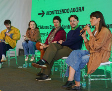 Comunidade de Foz participa de encontro com equipe do Centre Pompidou Paraná para debater novo museu