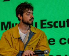 Comunidade de Foz participa de encontro com equipe do Centre Pompidou Paraná para debater novo museu