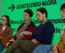 Comunidade de Foz participa de encontro com equipe do Centre Pompidou Paraná para debater novo museu