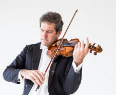 Orquestra Sinfônica do Paraná interpreta Shostakovich e Elgar no próximo domingo - Sob regência do maestro convidado Roberto Ramos, o público terá a oportunidade de ouvir duas obras que dialogam com a amizade e a memória: o "Concerto nº 2 para Violino", do russo Dmitri Shostakovich, interpretado pelo solista convidado Alessandro Borgomanero (foto), e as célebres "Variações Enigma", do inglês Edward Elgar