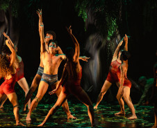 Centro Cultural Teatro Guaíra - Auditório Salvador de Ferrante (Guairinha) - Lenda das Cataratas – Nos dias 1.º e 2 de outubro, às 20h, o tradicional palco do Auditório Salvador de Ferrante (Guairinha) recebe o espetáculo “A Lenda das Cataratas”, montagem da Curitiba Cia. de Dança.