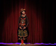 Centro Cultural Teatro Guaíra - Cine Teatro Fênix – Apucarana (Av. Curitiba, 1215, Centro, Apucarana) - GAG – A G2 Cia. de Dança Teatro Guaíra leva a Apucarana o espetáculo “GAG – Uma livre adaptação de Heinrich von Kleist sobre o Teatro de Marionetes”.