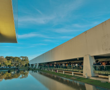 Centro Cultural Teatro Guaíra - Museu Oscar Niemeyer (R. Mal. Hermes, 999 - Centro Cívico, Curitiba) - Concerto | 4a Série Osp No Museu Oscar Niemeyer: "Mostly Mozart" – A Orquestra Sinfônica do Paraná (OSP) retorna neste sábado (06), às 16h, ao vão-livre do MON para mais uma edição da série gratuita “OSP no Museu Oscar Niemeyer – Mostly Mozart”.