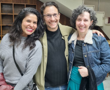 Balé Teatro Guaíra: duas noites de casa cheia marcam sucesso de V.I.C.A. e Stol no Guairinha. Na foto, a educadora física Daniela Lopes Machado (esq.) assistiu ao Balé Teatro Guaíra com os amigos