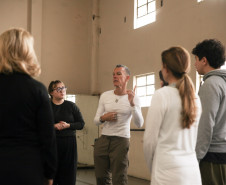Consciência corporal: Teatro Guaíra abre inscrições para curso gratuito em Arapongas