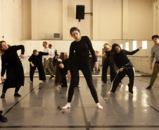 Consciência corporal: Teatro Guaíra abre inscrições para curso gratuito em Arapongas