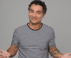 Marco Luque reúne quatro personagens icônicos em apresentação no Guairão