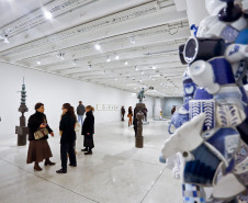 Museu Oscar Niemeyer - Mediação | Teia à Toa – Barrão – Conheça a nova exposição do MON, que apresenta as esculturas de cerâmica e resina do artista carioca Barrão, através da mediação gratuita que acontece na próxima quarta-feira (10).