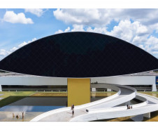 Museu Oscar Niemeyer - Em cartaz – Diversas exposições estão em cartaz