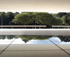 MON e prefeitura firmam parceria para fortalecer potencial turístico do museu e de Curitiba