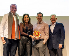 Obras de Poty: exposição do MON recebe prêmio de melhor do ano da ABCA