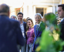 O governador Carlos Massa Ratinho Junior recepcionou nesta quarta-feira (3), em São Paulo, o presidente do Centre Pompidou, Laurent Le Bon, que chega ao Brasil para o início das ativações do Centre Pompidou Paraná, que acontecem nesta semana em Foz do Iguaçu