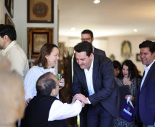 O governador Carlos Massa Ratinho Junior recepcionou nesta quarta-feira (3), em São Paulo, o presidente do Centre Pompidou, Laurent Le Bon, que chega ao Brasil para o início das ativações do Centre Pompidou Paraná, que acontecem nesta semana em Foz do Iguaçu