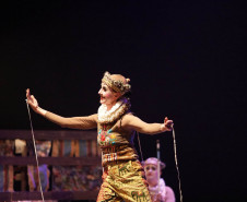 Com teatro lotado, G2 Cia. de Dança encerra 35º Festival de Cascavel