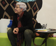 Biblioteca Pública do Paraná (BPP) - Contação de histórias com Coletivo Marianas Apresentação do livro “Poemas para brincar nas quatro estações”, da autora Francine Cruz e ilustradora Débora Bacchi
