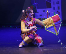 Centro Cultural Teatro Guaíra - Auditório Salvador de Ferrante (Guairinha) - Se Essa Rua Fosse Minha – Nos dias 11 e 12 de outubro (sábado e domingo), às 16h, o espetáculo infantil “Se Essa Rua Fosse Minha” convida crianças e adultos a brincar junto com os atores, resgatando o folclore e as brincadeiras tradicionais do Brasil, como “Cabra Cega”, “Amarelinha” e “Cinco Marias”