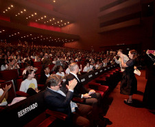 Entrega da reforma do telhado do Teatro Guaíra / parceria da AUDI - Apresentação de Ballet para 600 crianças de escolas públicas.