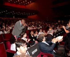 Entrega da reforma do telhado do Teatro Guaíra / parceria da AUDI - Apresentação de Ballet para 600 crianças de escolas públicas.