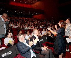Entrega da reforma do telhado do Teatro Guaíra / parceria da AUDI - Apresentação de Ballet para 600 crianças de escolas públicas.