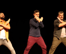 Centro Cultural Teatro Guaíra -  Auditório Salvador de Ferrante (Guairinha) - A Senha – Pela primeira vez juntos no palco, os grupos Antropofocus e Barbixas se reúnem para uma noite inédita de improviso e humor no Teatro Guairinha, no dia 27 de outubro. “A Senha” – um espetáculo de improviso quase secreto marca também a comemoração dos 25 anos do grupo curitibano Antropofocus e promete surpreender o público com cenas criadas na hora, a partir de uma única palavra sugerida pela plateia