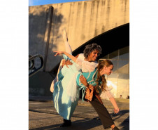 Centro Cultural Teatro Guaíra  -  Auditório Bento Munhoz da Rocha Neto (Guairão)  -  Desencont(r)os – No sábado (1.º), o Teatro Guaíra recebe o espetáculo de dança “Desencont(r)os”, criação da Escola de Ballet Coppelia do Brasil. A apresentação única acontece às 20h, no Auditório Bento Munhoz da Rocha Neto (Guairão)