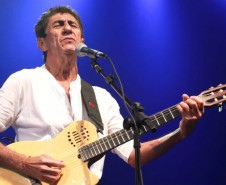 Centro Cultural Teatro Guaíra -  FAGNER &amp; BANDA – O cantor, compositor e produtor Fagner desembarca em Curitiba com a turnê celebrativa de 50 anos de carreira. O show será no sábado (18), às 21h30, e promete emocionar o público com os grandes sucessos que marcaram sua consagrada trajetória na MPB.