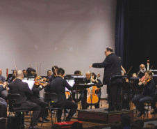 Centro Cultural Teatro Guaíra - MARINGÁ – Teatro Calil Haddad Avenida Dr. Luiz Teixeira Mendes, 2500 - Zona 04. - Guaíra Para Todos: Orquestra Sinfônica do Paraná em Maringá – A Orquestra Sinfônica do Paraná se apresenta em Maringá na próxima quarta-feira (15), às 20h, no Teatro Calil Haddad, em um concerto que integra o projeto “Guaíra para Todos”, iniciativa voltada à democratização do acesso à cultura em todo o estado.