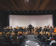 Centro Cultural Teatro Guaíra - MARINGÁ – Teatro Calil Haddad Avenida Dr. Luiz Teixeira Mendes, 2500 - Zona 04. - Guaíra Para Todos: Orquestra Sinfônica do Paraná em Maringá – A Orquestra Sinfônica do Paraná se apresenta em Maringá na próxima quarta-feira (15), às 20h, no Teatro Calil Haddad, em um concerto que integra o projeto “Guaíra para Todos”, iniciativa voltada à democratização do acesso à cultura em todo o estado.