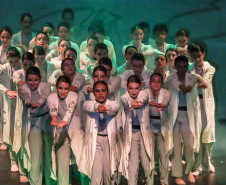 Centro Cultural Teatro Guaíra - Auditório Salvador de Ferrante (Guairinha) PO(R)TY – Até o dia 18 de outubro, o Grupo de Dança Contemporânea do Colégio Estadual do Paraná (DANCEP) apresenta o espetáculo “Po(r)ty”, em homenagem ao centenário do artista paranaense Poty Lazzarotto.