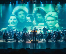 Centro Cultural Teatro Guaíra - SINFONIA ROCK – QUEEN ON STAGE – Na sexta-feira (17), às 20h30, o Teatro Guaíra recebe o espetáculo “Sinfonia Rock – Queen on Stage”. Sob a regência do maestro Carlos Domingues, a Orquestra Sinfônica de Curitiba se une a cantores convidados para uma apresentação que celebra os maiores sucessos da lendária banda britânica Queen.